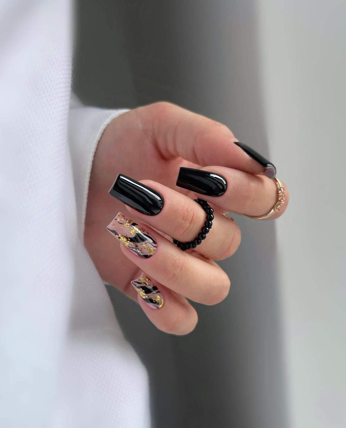 nails black