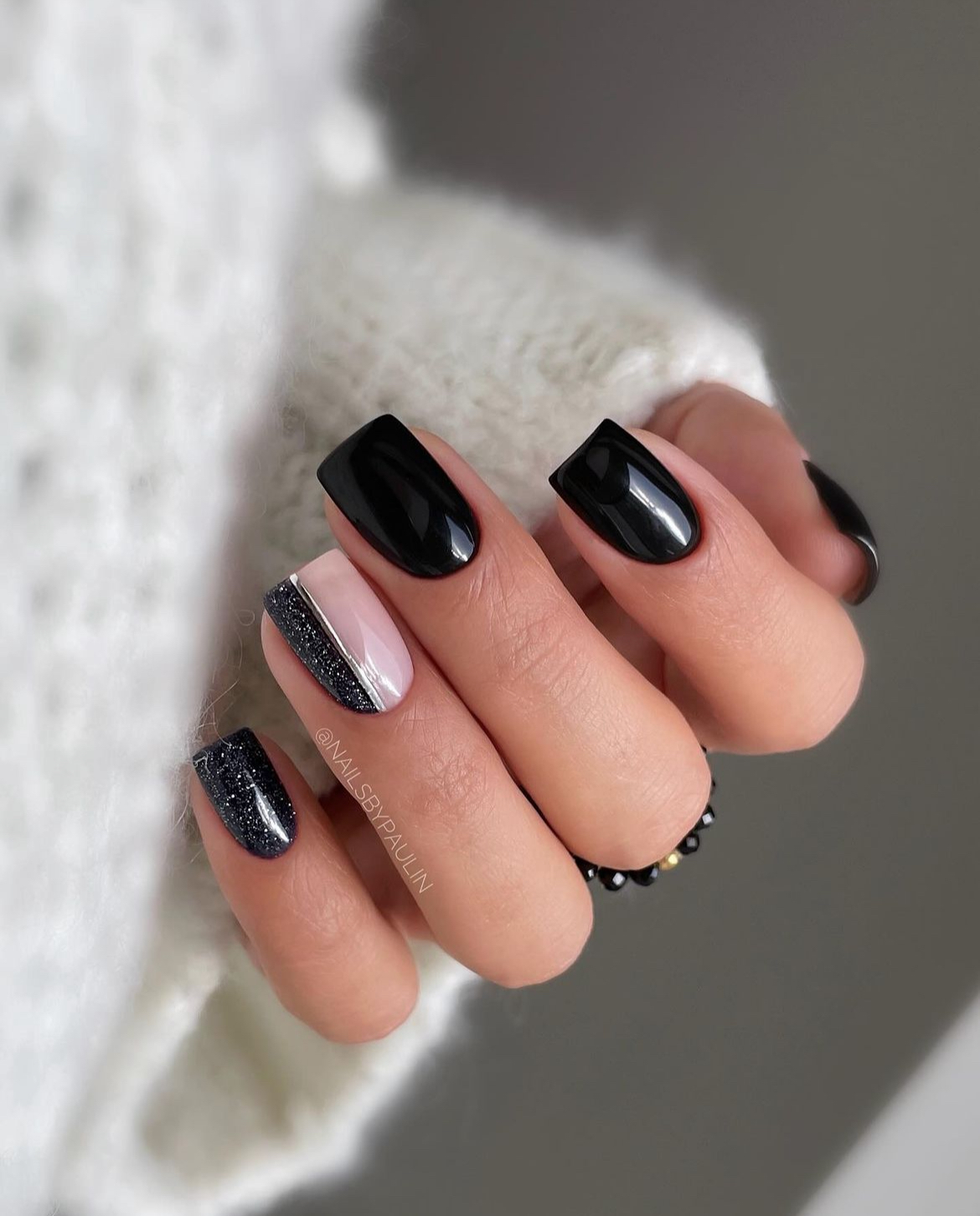 black nails short