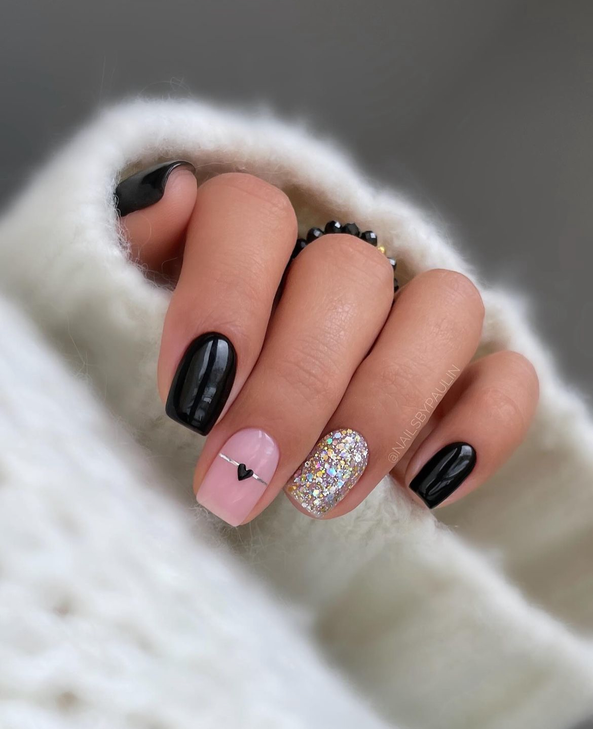 black nails with glitter