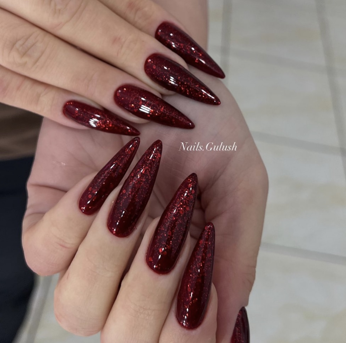red nails trendy
