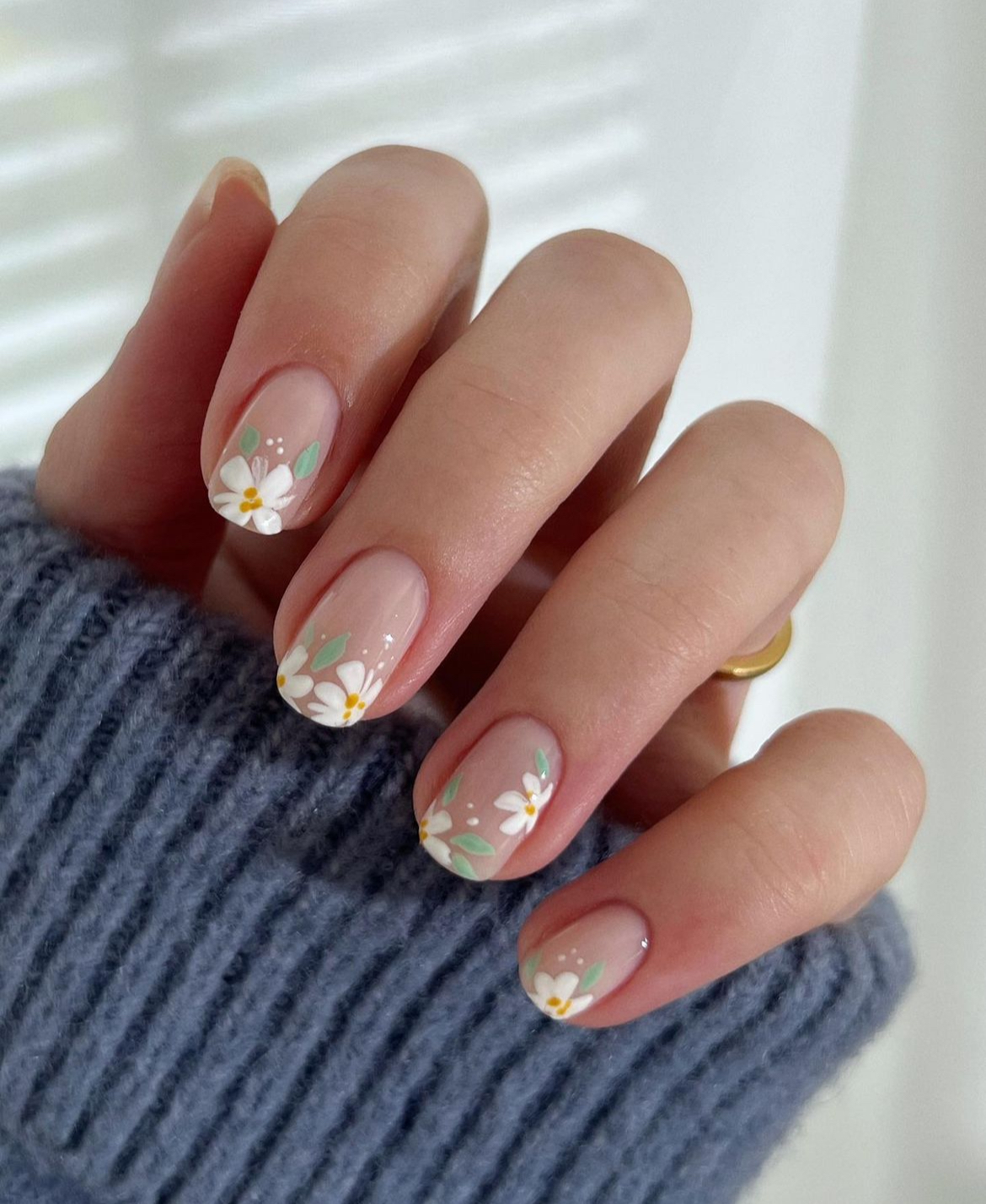 daisy nails short