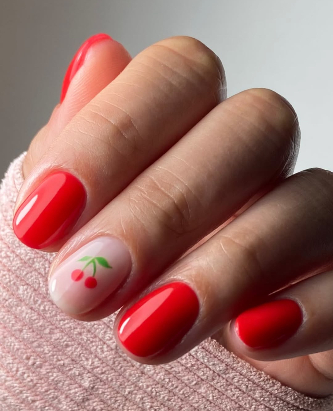 red nails