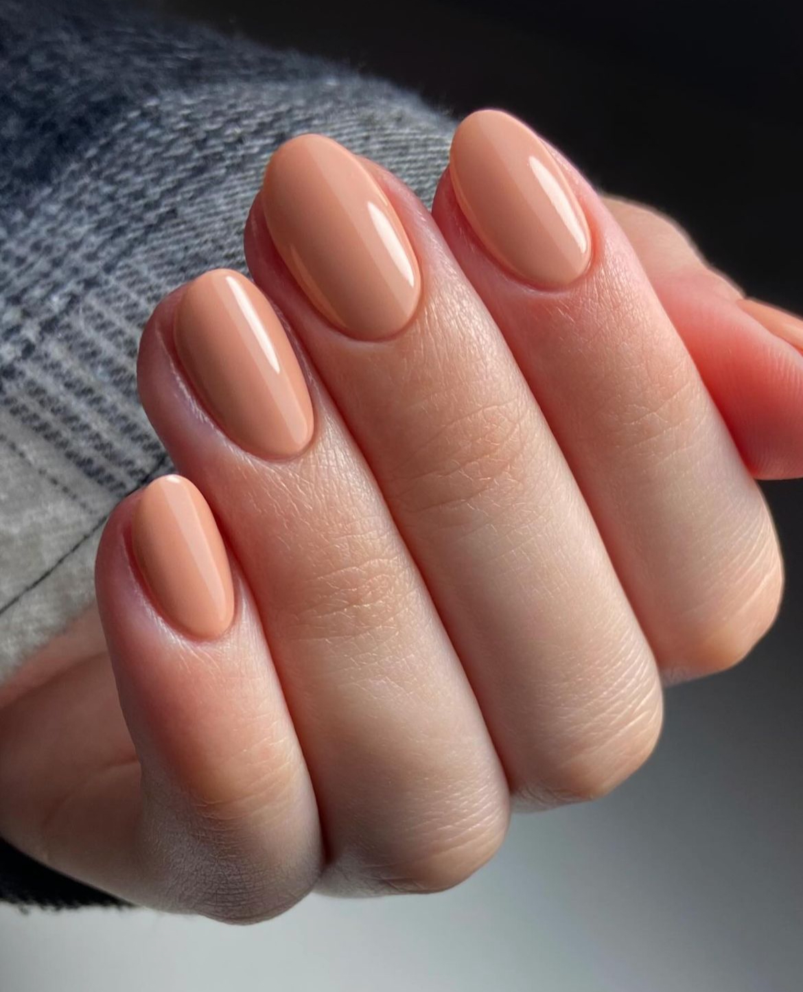 almond summer nails simple