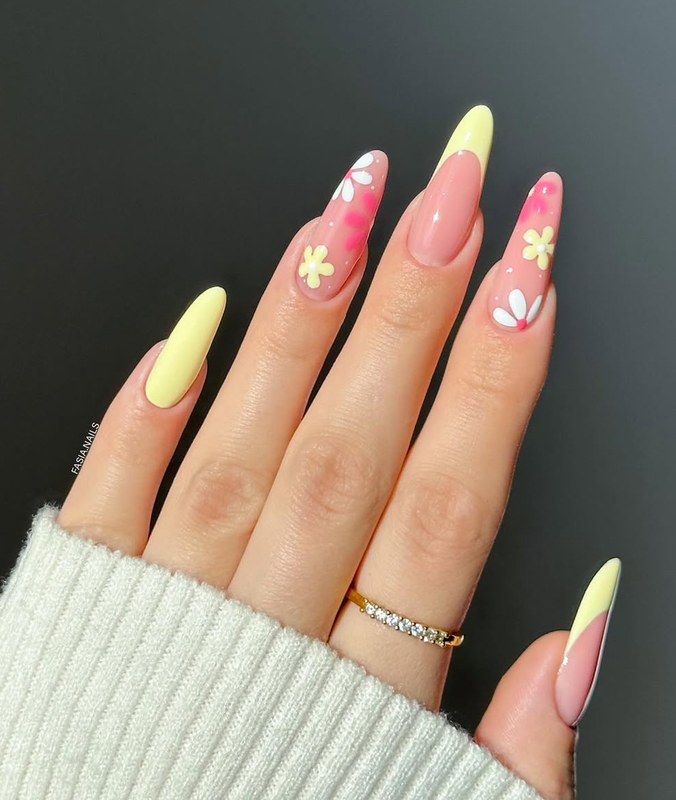 summer nails almond design